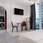 Waves Holiday Homes - Cozy & Fully Furnished Studio In Dubai Sports City