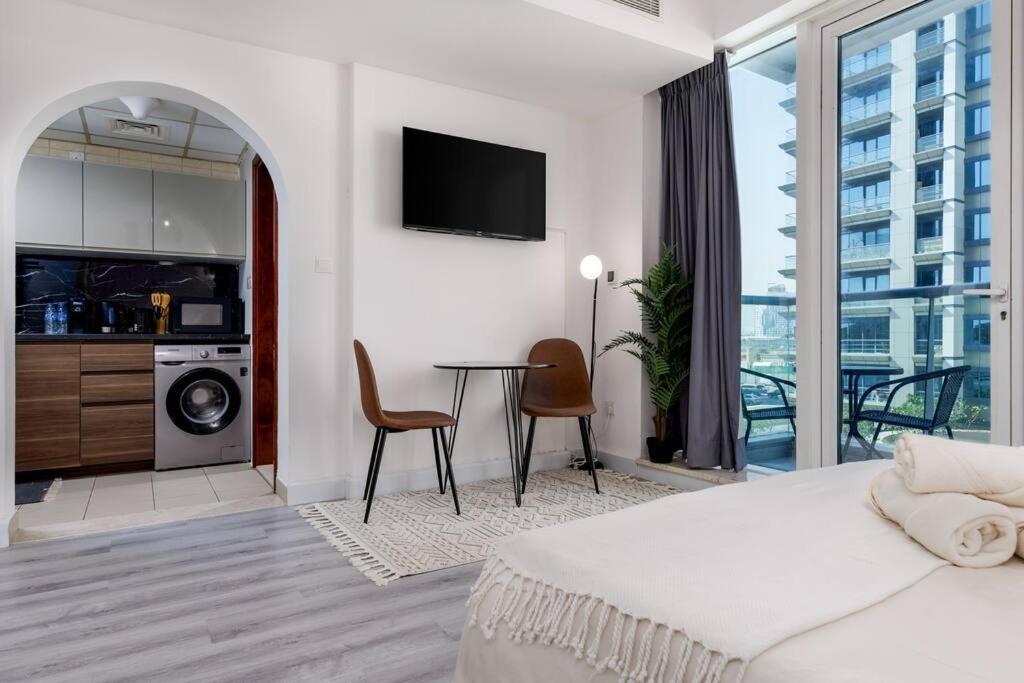 Apartment Waves Homes - Cozy & Fully Furnished In Sports Dubai