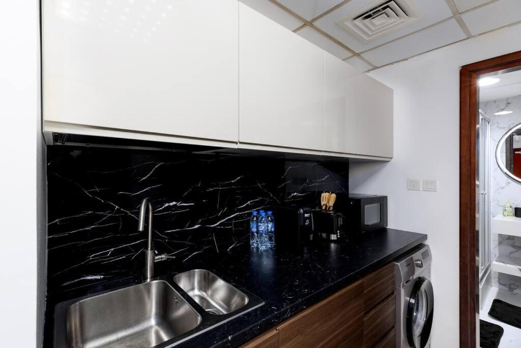 Apartment Waves Homes - Cozy & Fully Furnished In Sports *