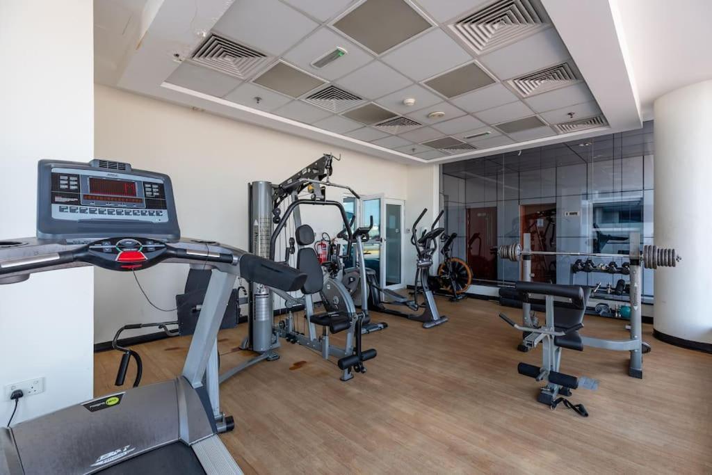Waves Homes - Cozy & Fully Furnished In Sports Apartment Dubai