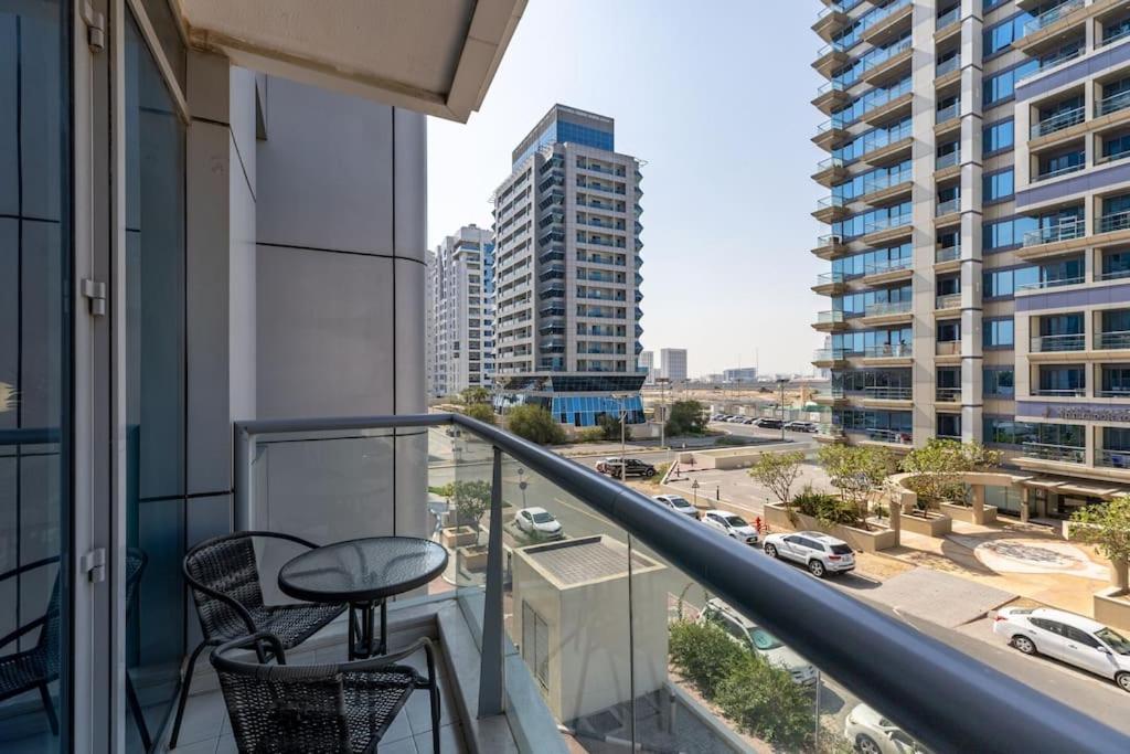 Waves Homes - Cozy & Fully Furnished In Sports Apartment *