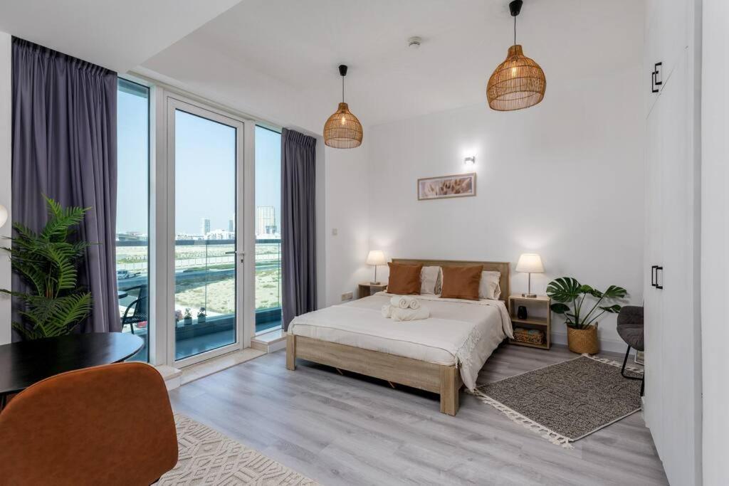 Waves Homes - Cozy & Fully Furnished In Sports Dubai
