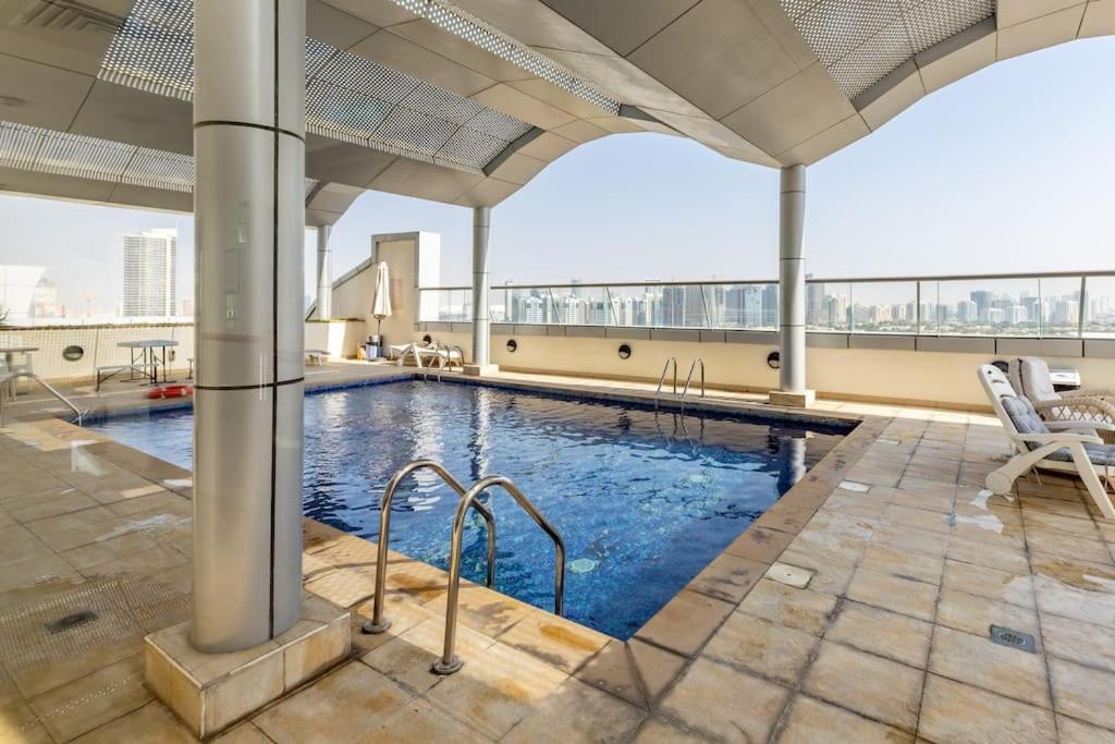 Waves Homes - Cozy & Fully Furnished In Sports * Dubai